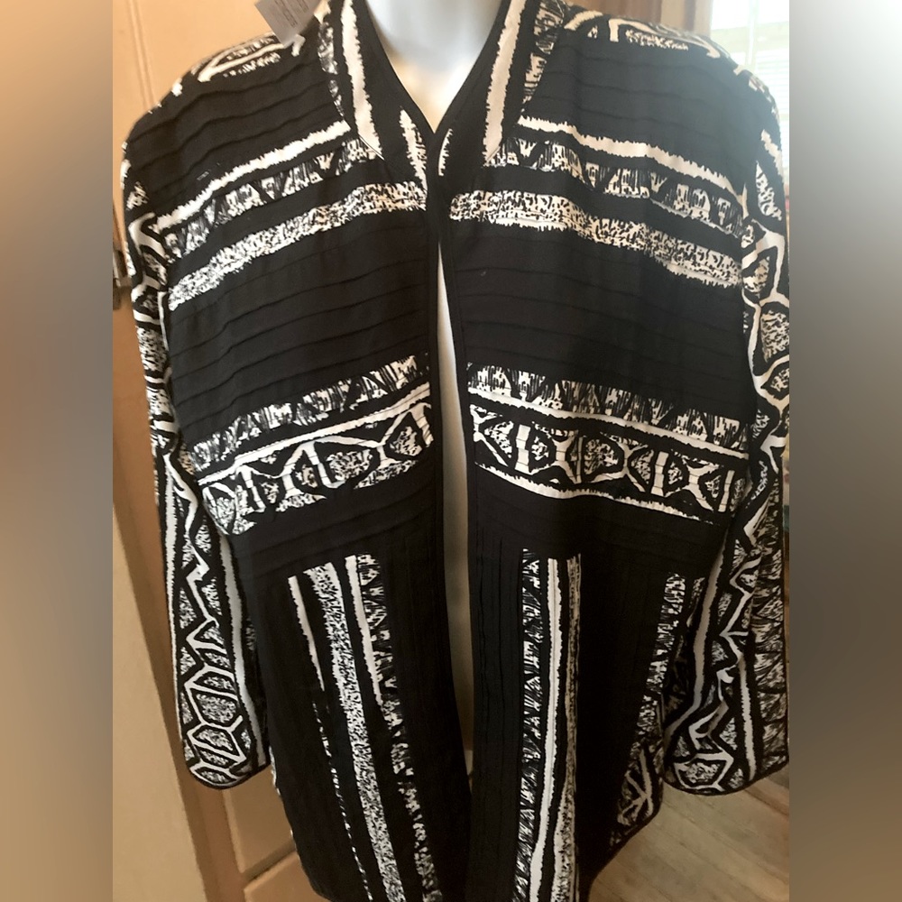 Chico’s 3 NWT light jacket, open front, geometric black and white